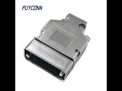 Krimptype Vrouwelijke 34-pins V.35-connector Plastic schildkabelconnector